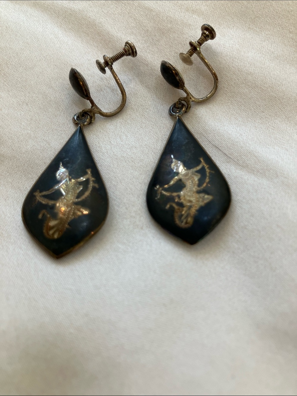 Vintage Siam Niello Black and Gold Teardrop Screw Clip-On Earrings